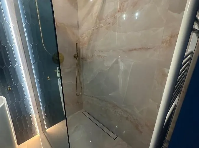 Silence Hanza Tower Apartment